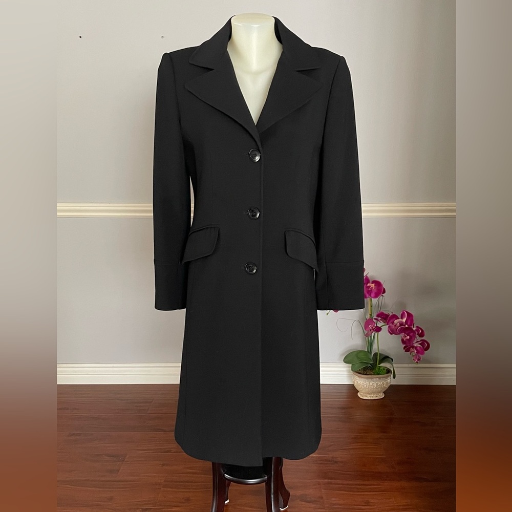 Larry Levine Women Coat in good conditions! Black/ Sz. 6